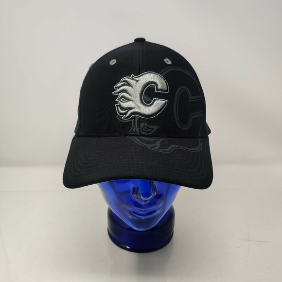 NHL Calgary Flames Size M-L Black Hat Cap Baseball Fitted 47 - Picture 2 of 9